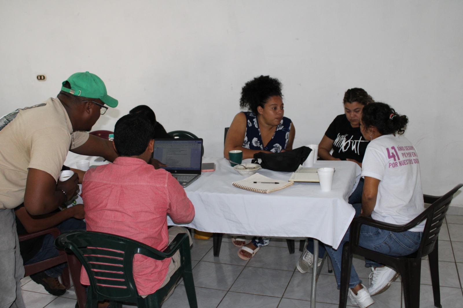 A lo largo del diplomado se desarrollaron procesos de investigación, ejercicios prácticos y análisis colectivo que permitieron fortalecer conocimientos y generar herramientas para la defensa de los pueblos campesinos, indígenas y sus saberes.